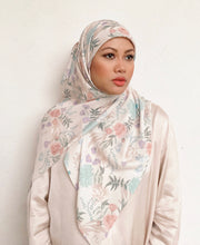 Load image into Gallery viewer, ‘Nerissa’ - Skimmed cream romantic flowers