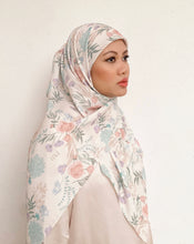 Load image into Gallery viewer, ‘Nerissa’ - Skimmed cream romantic flowers