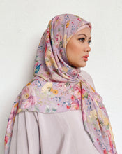 Load image into Gallery viewer, ‘Ariella’ - Abstract peony in lovable lilac