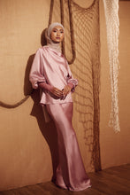 Load image into Gallery viewer, LAVATERA mature rose cowl neck Kurong