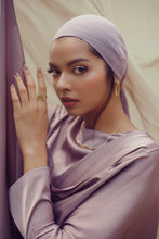 Load image into Gallery viewer, Curvy necklace in gold plated sterling silver and brass