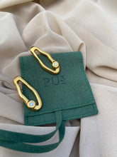 Load image into Gallery viewer, Uneven Oval-like Earrings