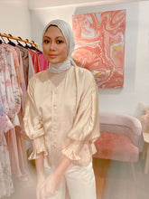Load image into Gallery viewer, PU3 Pleated Blouse
