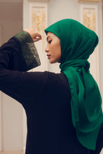 Load image into Gallery viewer, RUHI black with green lace Jubah