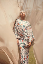 Load image into Gallery viewer, WAFIYA misty pink floral tie up Kurong