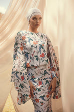 Load image into Gallery viewer, WAFIYA misty pink floral tie up Kurong