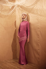Load image into Gallery viewer, ANGELONIA soft magenta asymmetrical lace kurong
