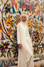 Load image into Gallery viewer, ISRAT white Abaya
