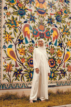 Load image into Gallery viewer, ISRAT white Abaya
