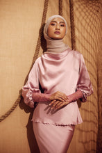 Load image into Gallery viewer, LAVATERA mature rose cowl neck Kurong

